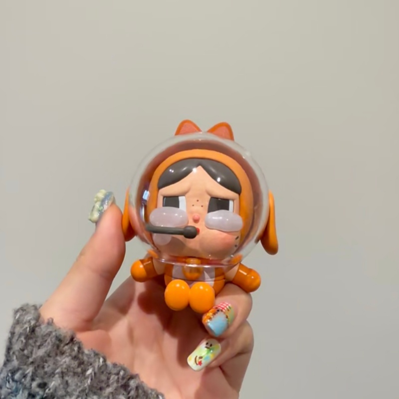 Model Kit Figures - Genuine Popmart Crybaby Space Cat Orange