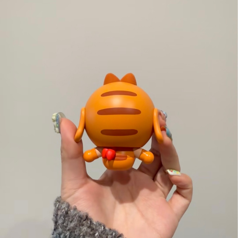 Genuine Popmart Crybaby Space  - đánh giá và giá Model Kit Figures